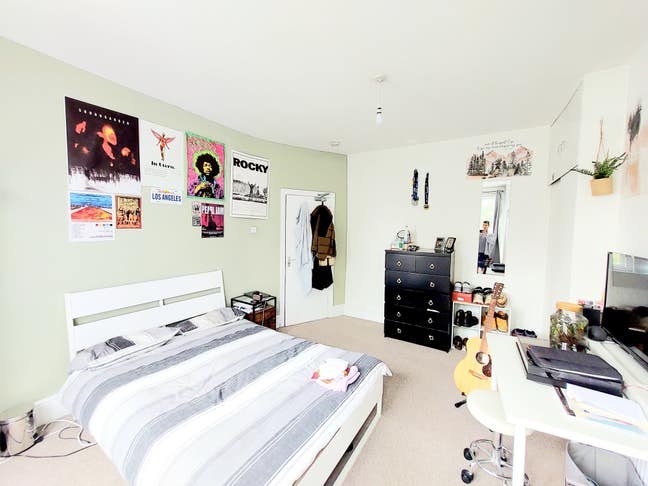 Very Large Double Room Available Main Photo