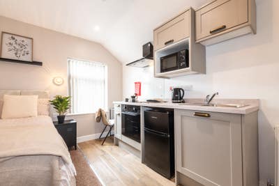 STUDIO nr Royal Derby Hospital & City Centre! Main Photo