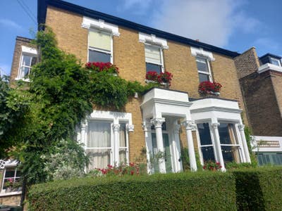 Lovely double room in detached Victorian house Main Photo