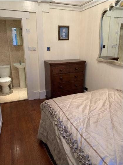 Double room with En-suite and Parking  Main Photo