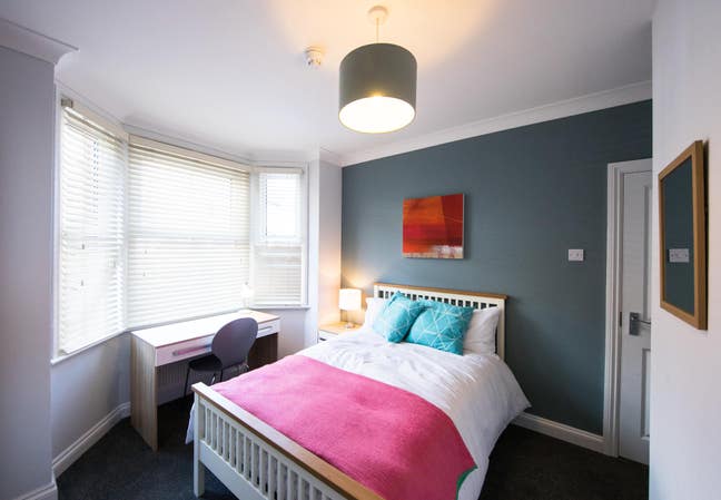 One Double Ensuite Room Available Main Photo