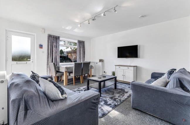 🏡 Modern House in a Prime Location 🏡 232w Main Photo