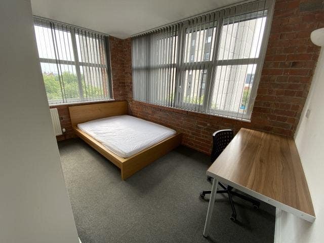 4 bedroom flat near DMU Main Photo