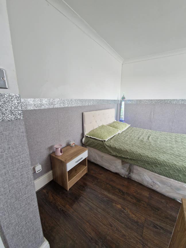  Double and single Rooms to rent in big house Main Photo