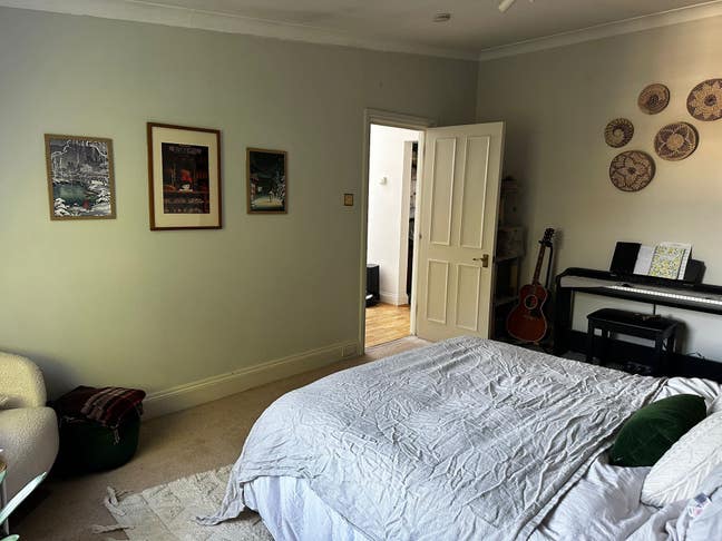 Double room in light Victorian Flat  Main Photo