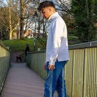 Looking for a flatmate to share house/flat with! Main Photo