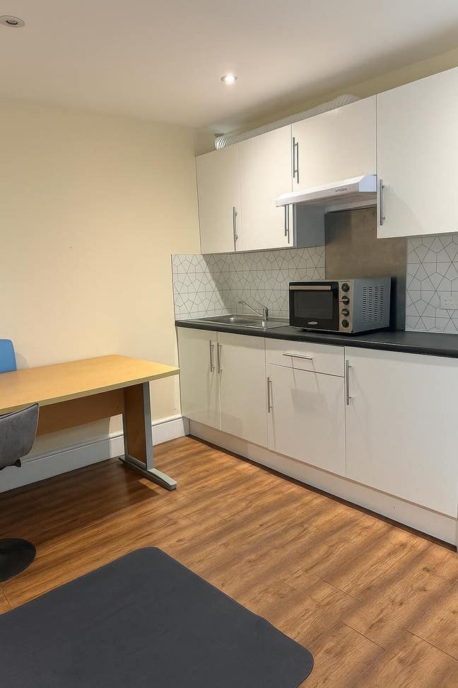 Studio room SE25 Available Main Photo