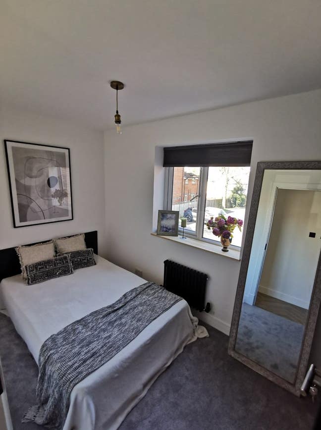 Monday to Friday rent Main Photo