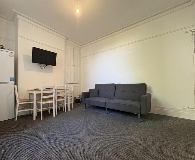 High Quality Shared House - All Bills Included! Main Photo