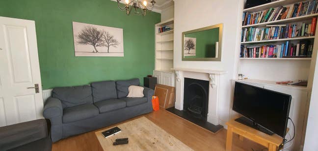 Bright furnished rooms in a 6 bedroom house Main Photo