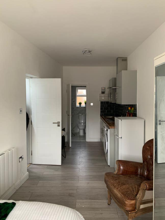 Self Contained Studio Available in Edgware Main Photo