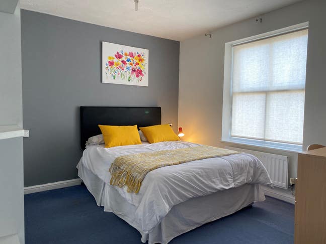 Large double en-suite North Bristol free parking Main Photo