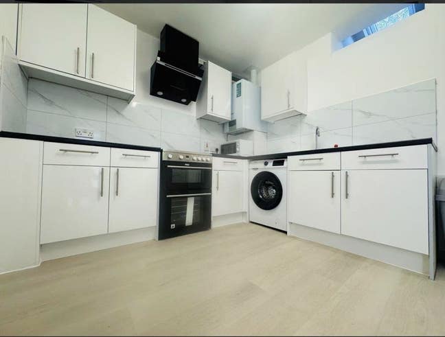 Spacious double rooms and studios available  Main Photo