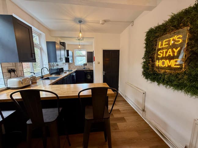 Lovely room in a modern Houseshare  Main Photo