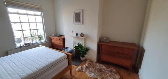 Double room in quiet house, near park, and train Main Photo
