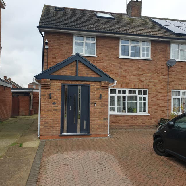 Spacious double room near Stocley Park & Heathrow  Main Photo