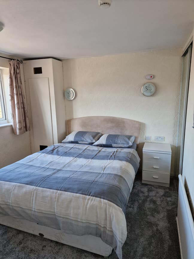 Bright Double Room | Near Heathrow & Stockley Park Main Photo