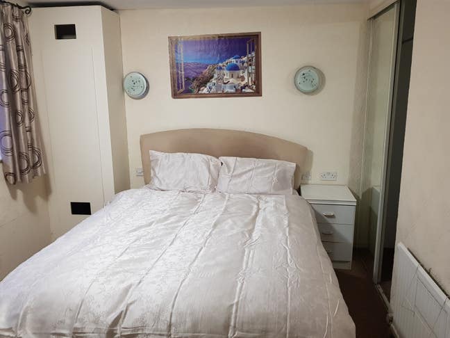 Spacious Double Room | Near Heathrow & Stockley Pa Main Photo