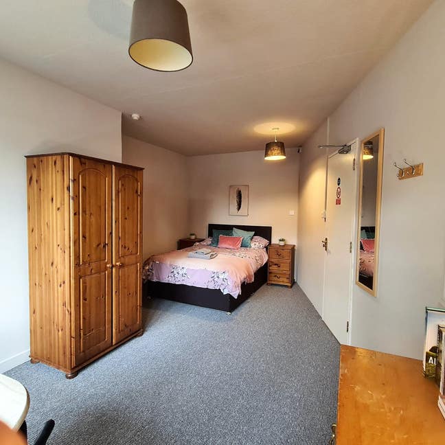 Bedrooms at Parkview Residence close to station ! Main Photo