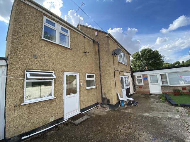1st floor maisonette, 10 min walk to train station Main Photo