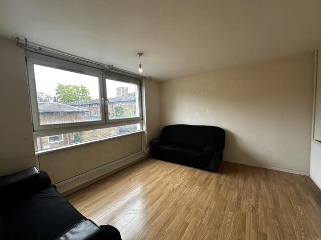 Spacious 2 bed, less than 5 mins Shepherds Bush St Main Photo