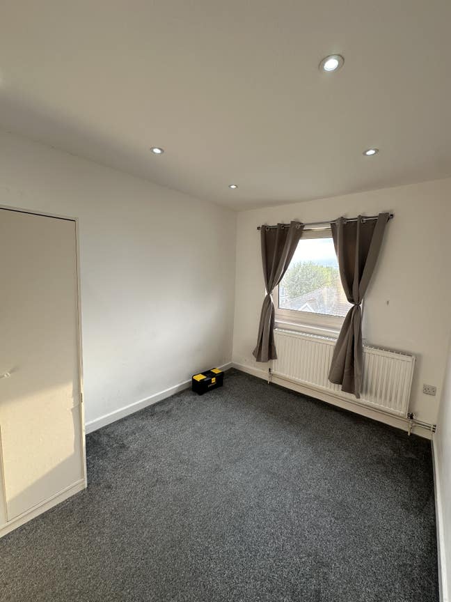 2 Double rooms ready to move.  Main Photo