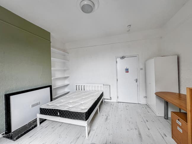 Selection of 3 rooms located in Harrow Wealdstone Main Photo
