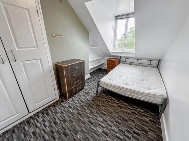 Selection of 2 rooms located in Harrow Wealdstone Main Photo