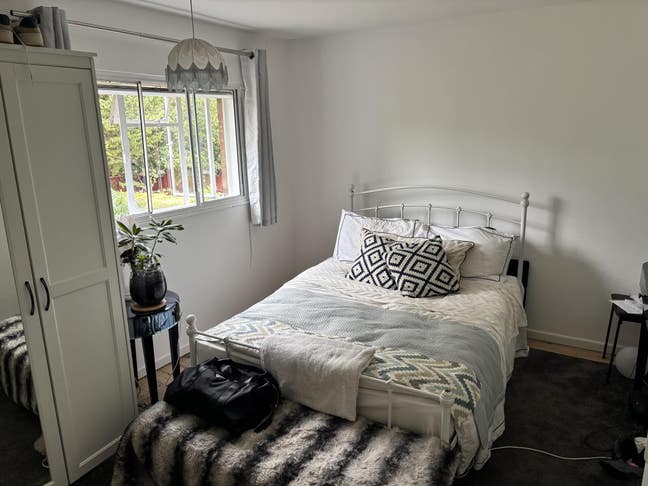 Double bedroom, bills included. Parking space Main Photo