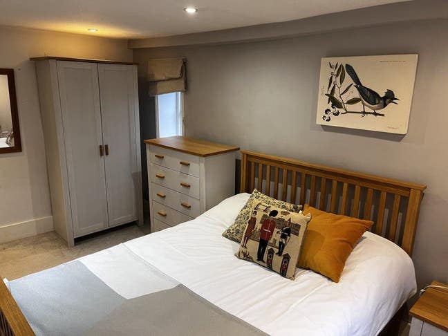 Double Room with Private En-Suite in High-Quality  Main Photo