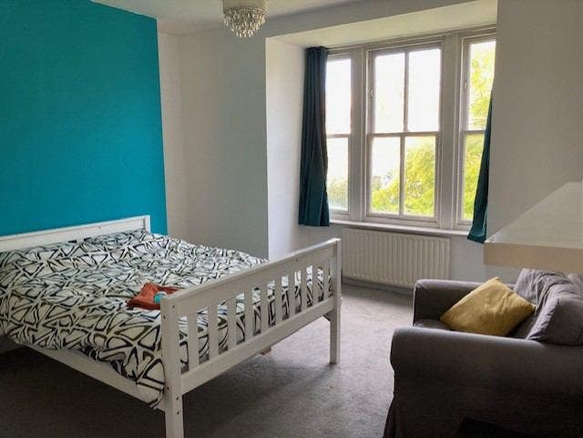 Large Room 🤩 Central Location 🤩 20P Main Photo