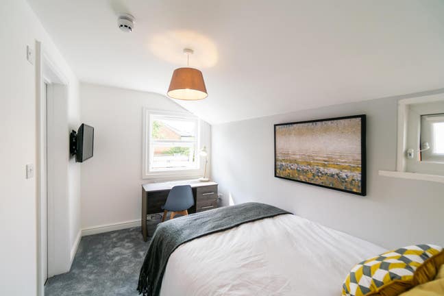 Double Ensuite Room - Close to RBH & UoR  Main Photo
