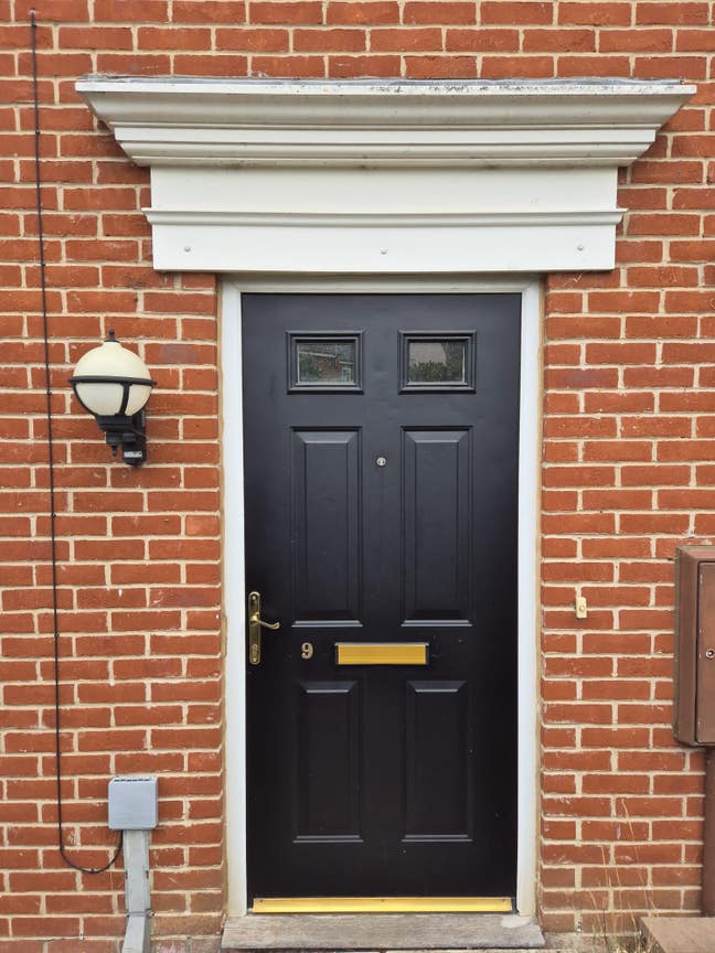 Modern Double Room in Clean House Share  Main Photo