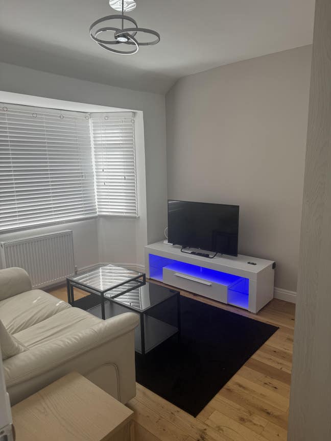 Beautiful Renovated Room  Main Photo