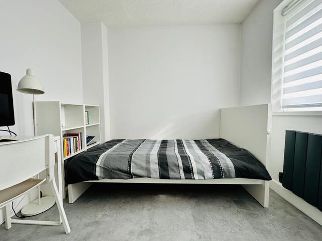 Single furnished room in clean & quiet house  Main Photo