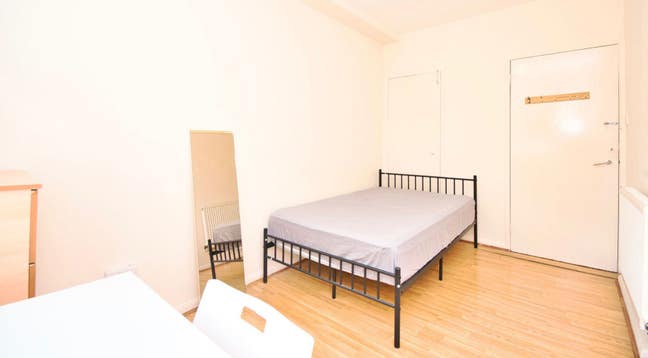 4 Doubles in Flat next to Bow Road  Main Photo