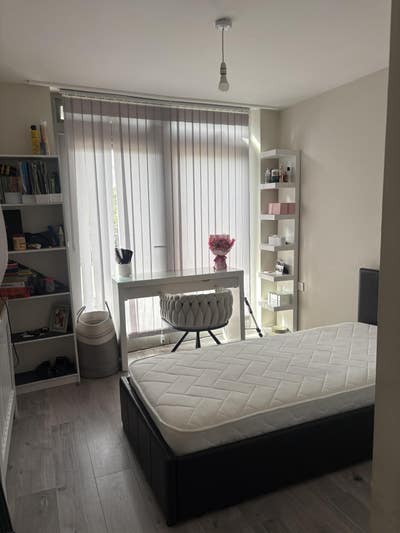 Spacious double bed to rent  Main Photo
