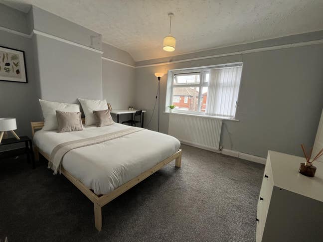 Modern House Share in Droylsden | Great Links to M Main Photo