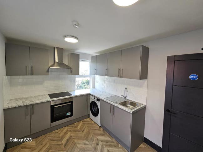 Modern Studio Rooms in Kings Avenue, WD18  Main Photo