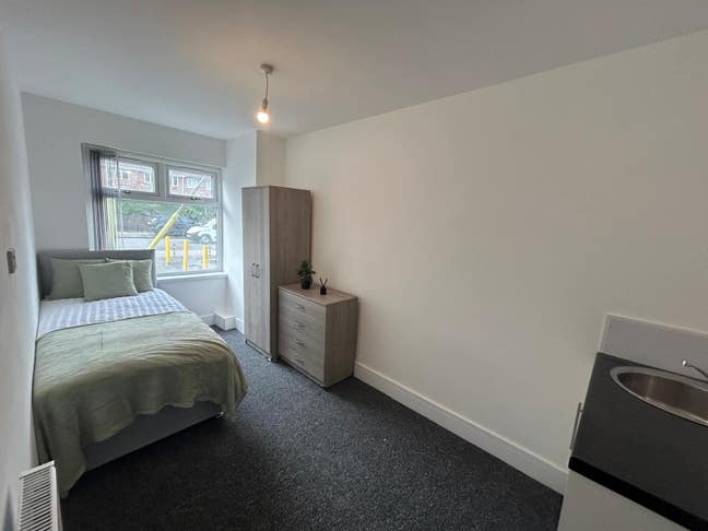 Ensuite luxury room newly renovated DSS Only  Main Photo