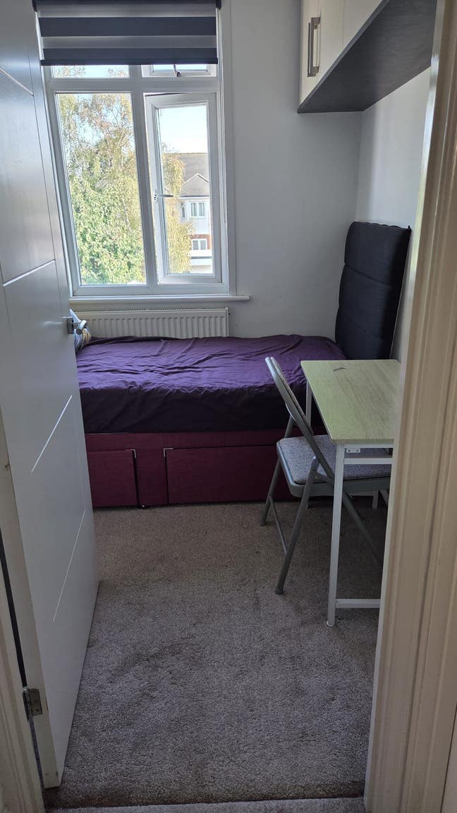 Fully Furnished Single Room in Family Environment Main Photo