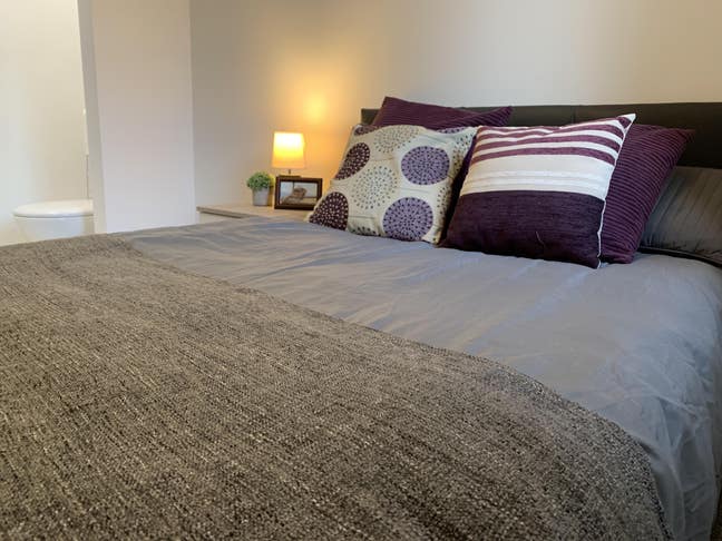 >>> STOP - Comfy Ensuite Room Available <<< Main Photo