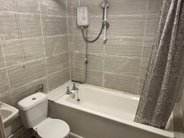 2 single rooms are available very close to Uni Main Photo
