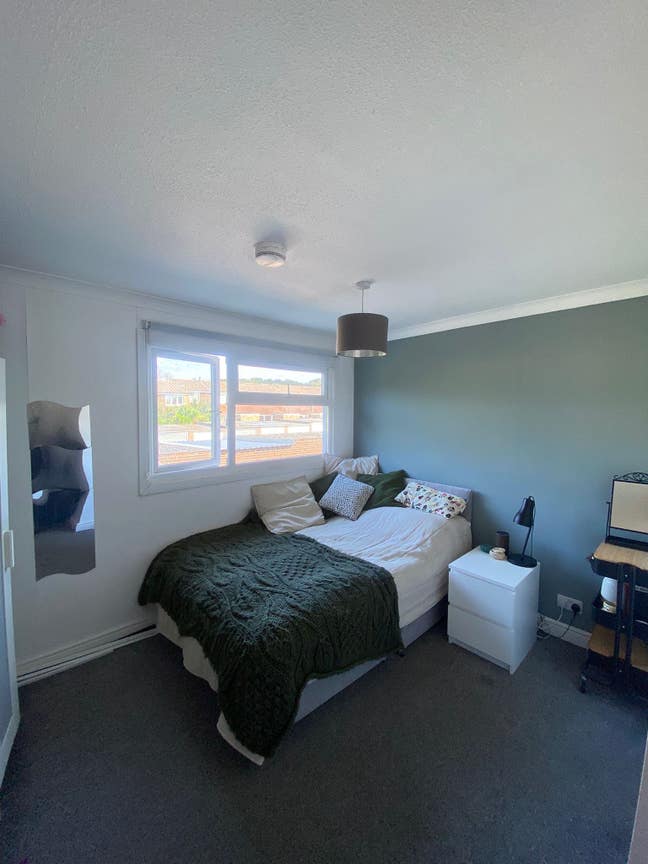 Modern house share  Main Photo