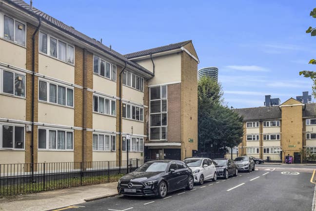 Oak House, Poplar Main Photo