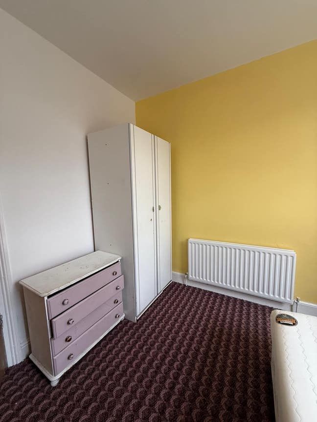 One Bedroom available in a 3BHK house. NE4 area Main Photo