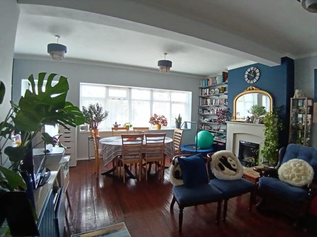 Available Now- Double room in Eastbourne-Town Cent Main Photo