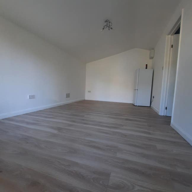 Studio Flat for Rent  Main Photo