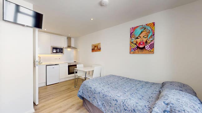 -Spacious Studio in Cricklewood - Available Now Main Photo