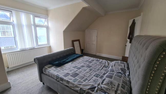 Double Room to rent,  great location Main Photo